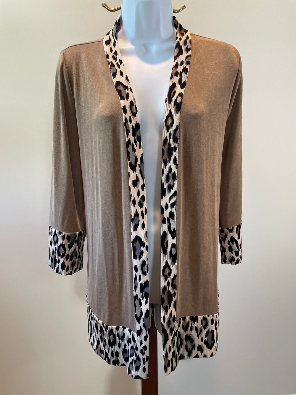 Chico’s Travelers Wrap Size 0 US Standard S Tan Animal Print Trim New With Tag